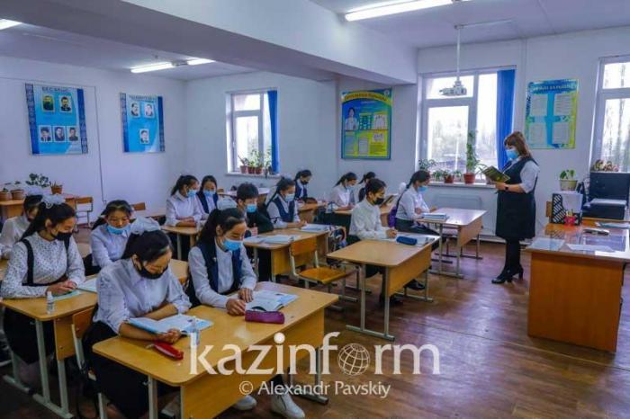 Почти 3000 школьников заболели коронавирусом в Алматы