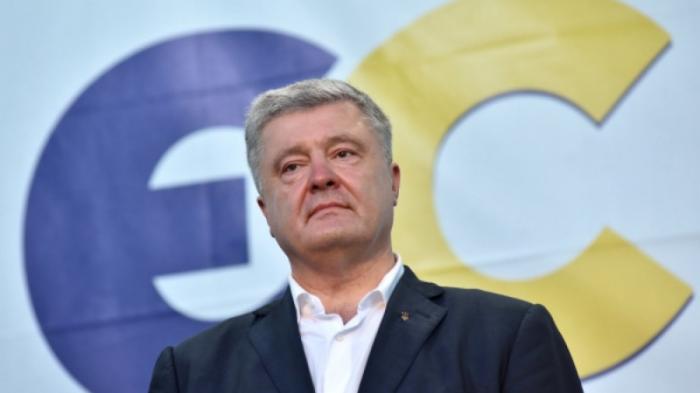 Порошенко продал свои телеканалы из-за закона 