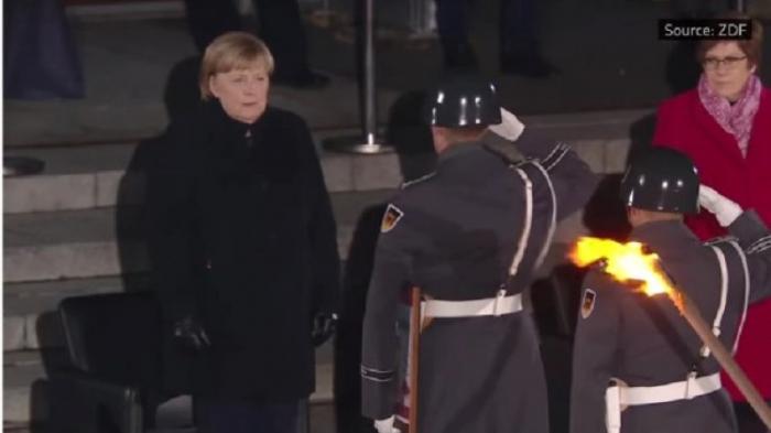 В Берлине торжественно проводили с поста канцлера Ангелу Меркель
                03 декабря 2021, 06:44