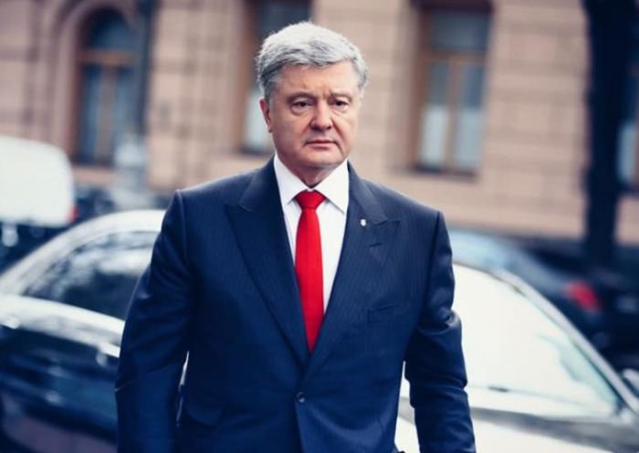 Сегодня Порошенко возвращается в Украину