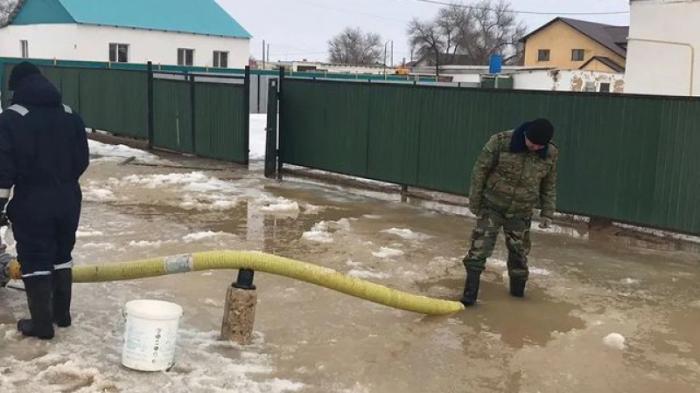 Два райцентра затопило талыми водами в Атырауской области
                27 февраля 2022, 15:19