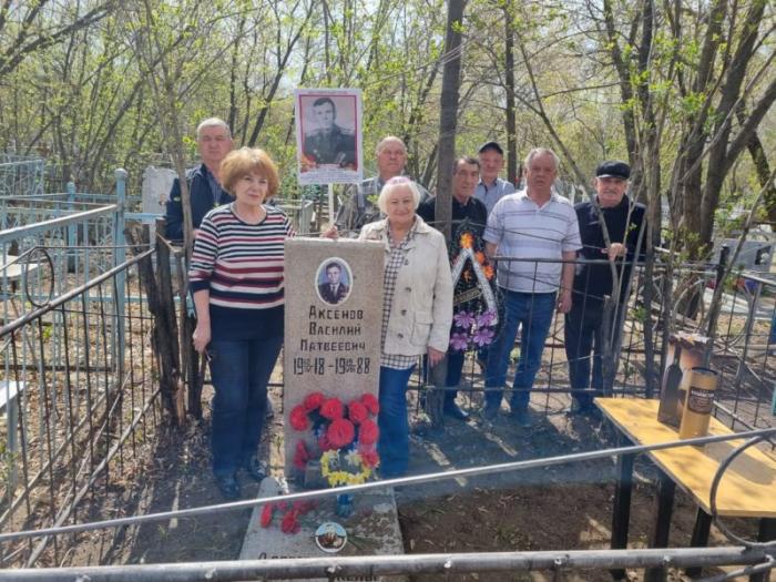 Полицейские СКО заботятся о могилах ветеранов ВОВ