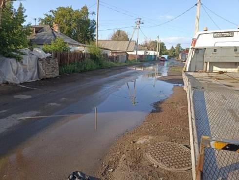 В Караганде из-за аварии на водопроводе топит улицы Михайловки