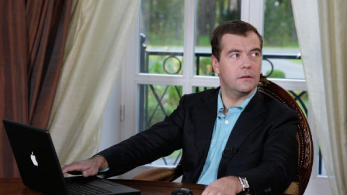 Пост про Казахстан: помощник Дмитрия Медведева заявил о взломе страницы во 