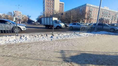 В Караганде водитель легковушки снёс ограждение на центральном проспекте