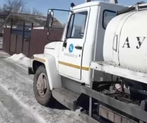 Водопровод перемерз на одной из улиц Караганды