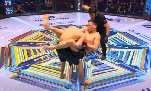 Казахстанский боец MMA «задушил» соперника в первом раунде