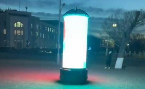 В Караганде на площади перед ДКГ появились LED-афиши