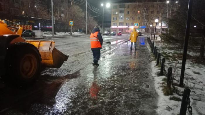 В Астане дороги и тротуары начали посыпать песко-соляной смесью
                05 декабря 2023, 07:55